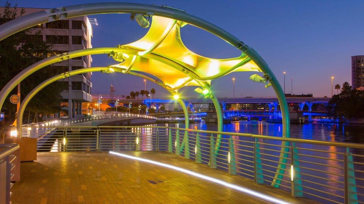 Budget Friendly Sleeps 8 Discounts Available Tampa Zewnętrze zdjęcie